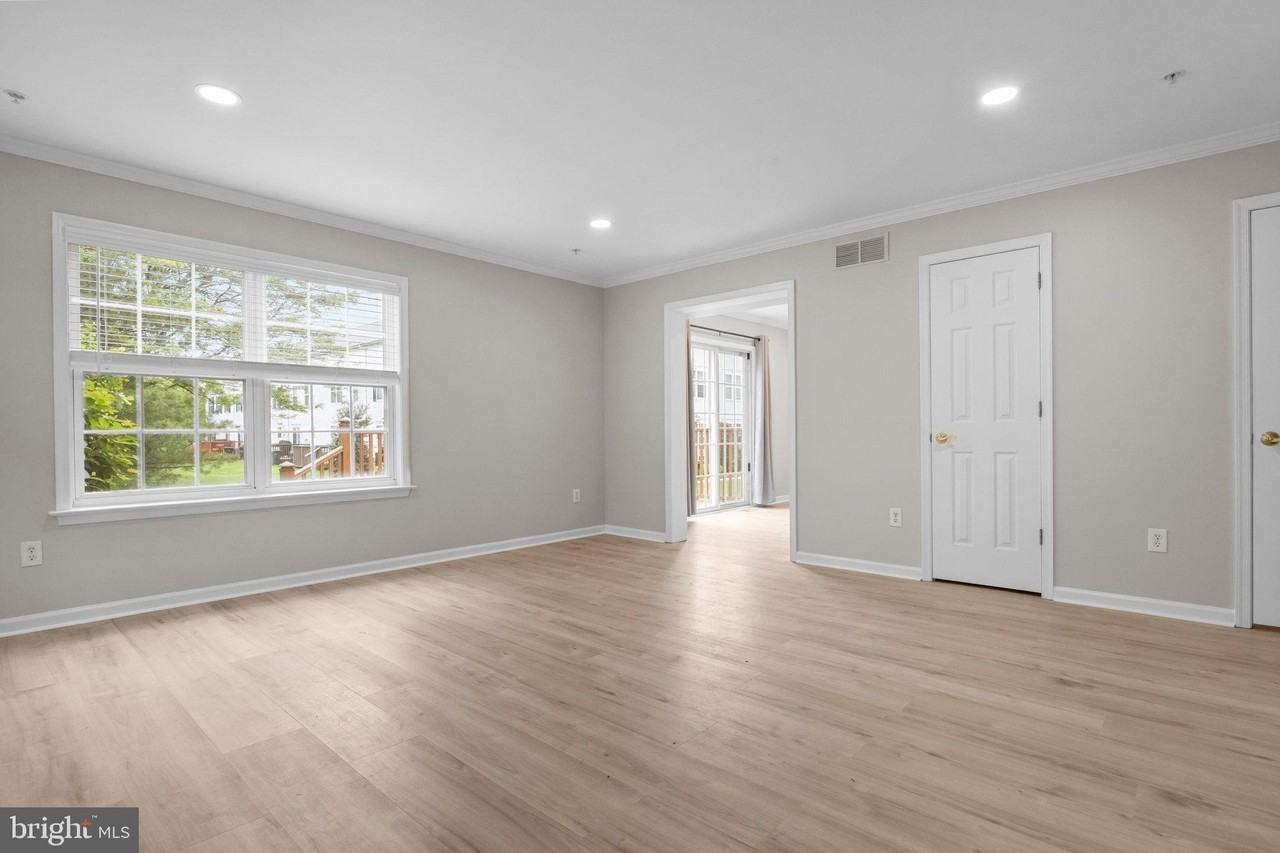 115 Goldfinch Ct #237 - Photo 3 of 33