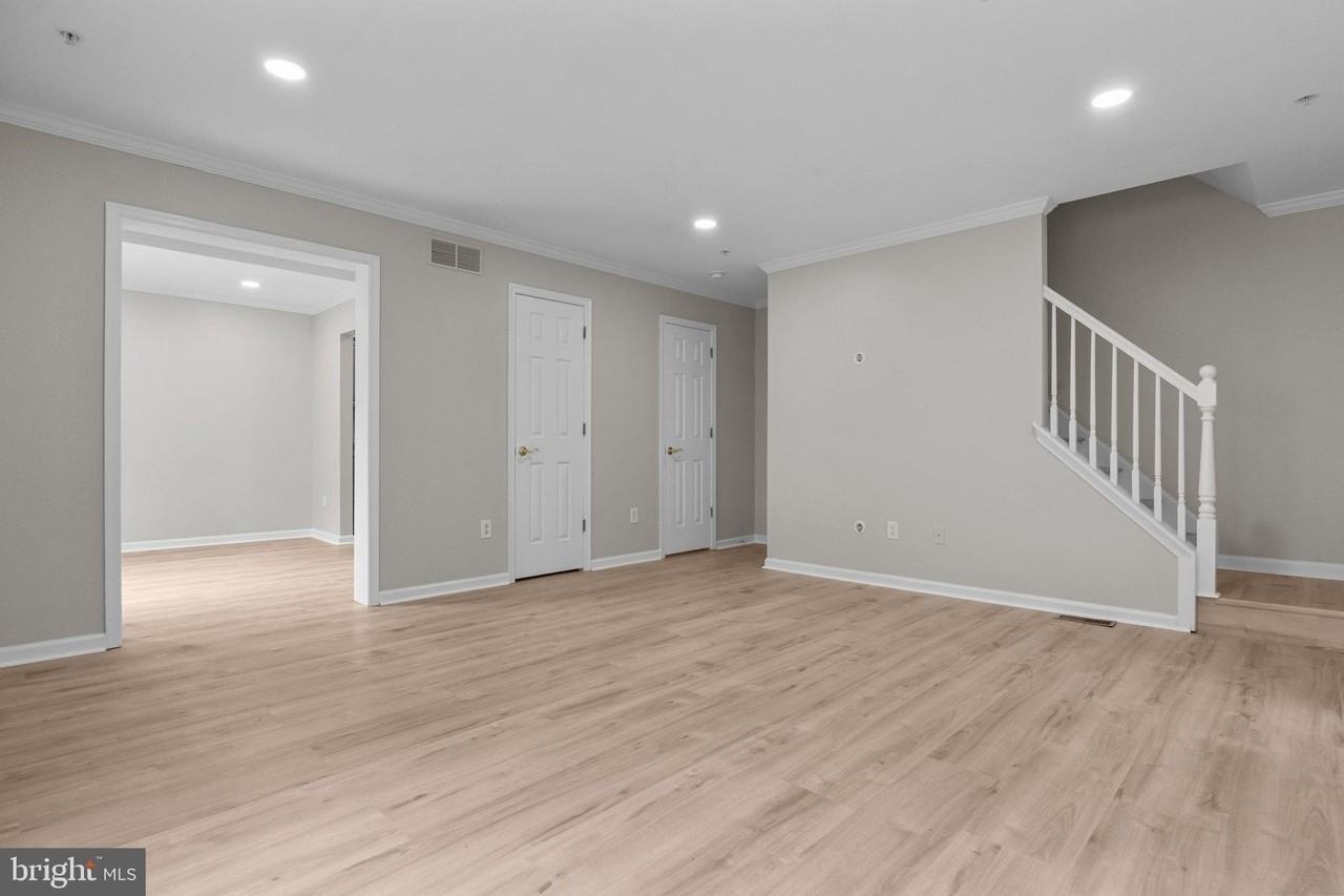 115 Goldfinch Ct #237 - Photo 4 of 33