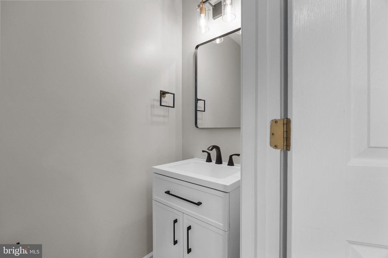 115 Goldfinch Ct #237 - Photo 5 of 33