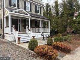 featured image of 11 Chestnut St