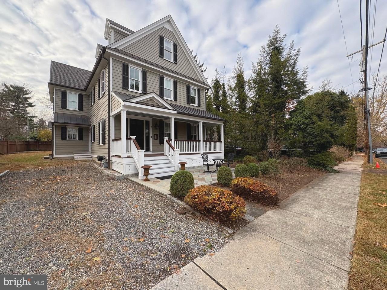 11 Chestnut St - Photo 2 of 40