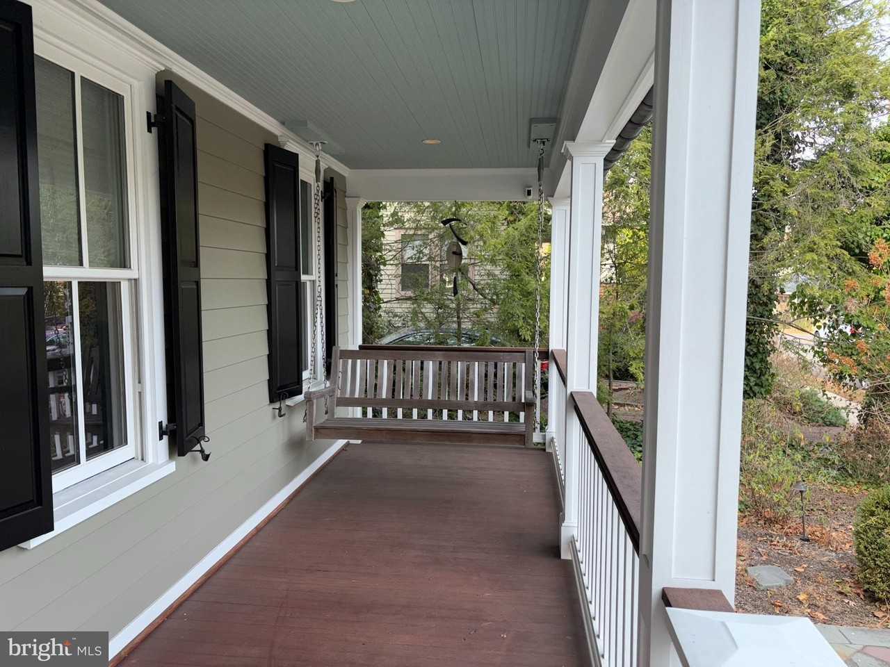 11 Chestnut St - Photo 4 of 40