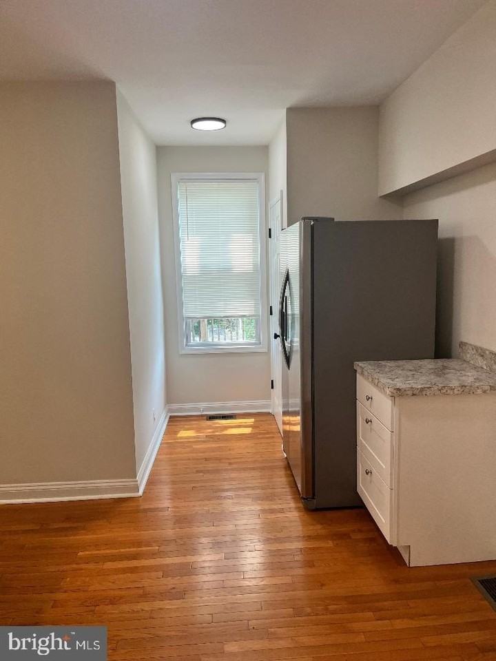 521 Ford St - Photo 3 of 19