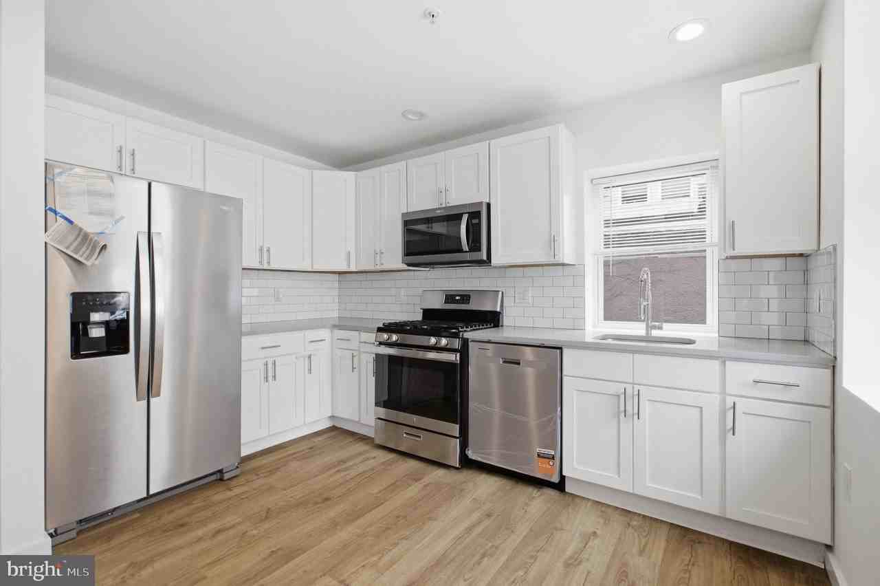 2162 E York St #1R - Photo 3 of 18