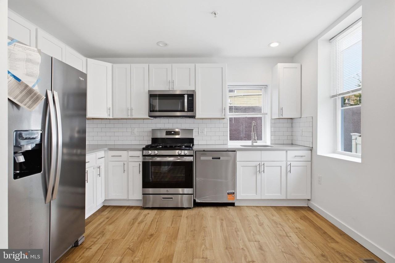 2162 E York St #1R - Photo 4 of 18