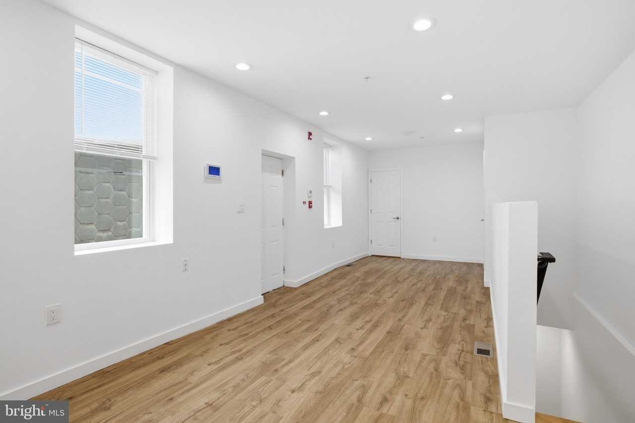 2162 E York St #1R - Photo 6 of 18