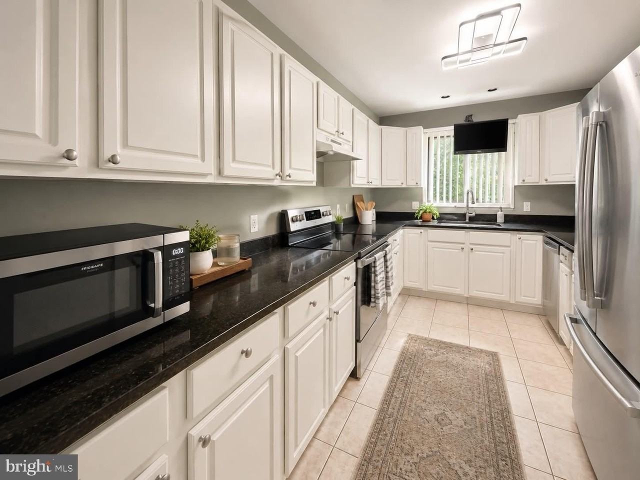 970 Lake Heritage Dr - Photo 3 of 27