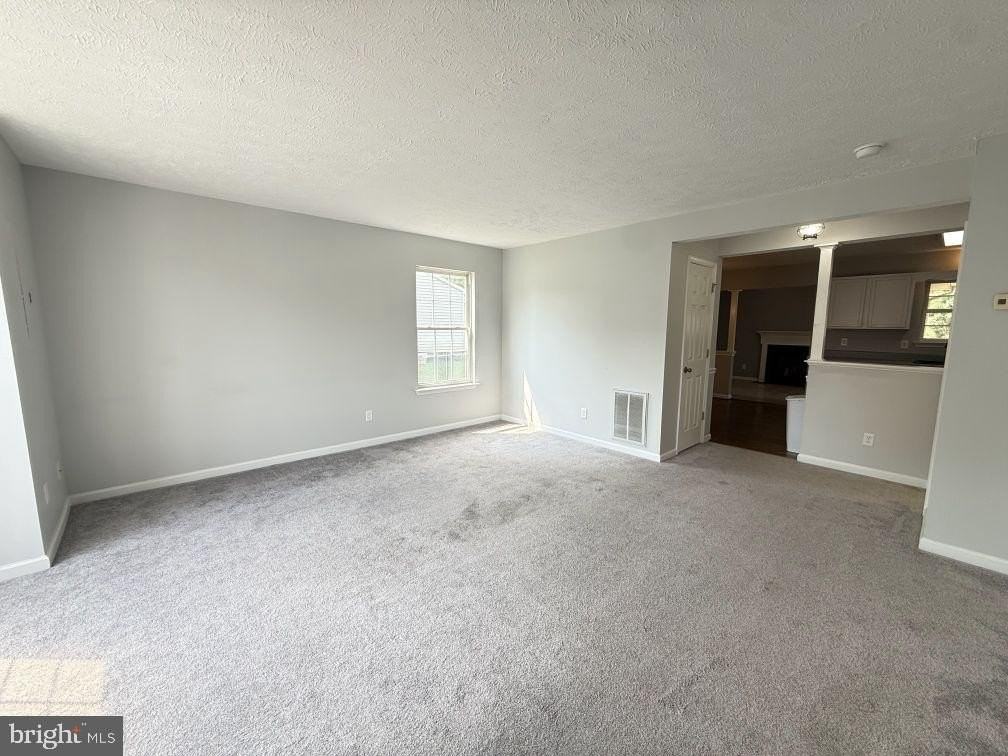 301 Sutton Ct - Photo 2 of 18
