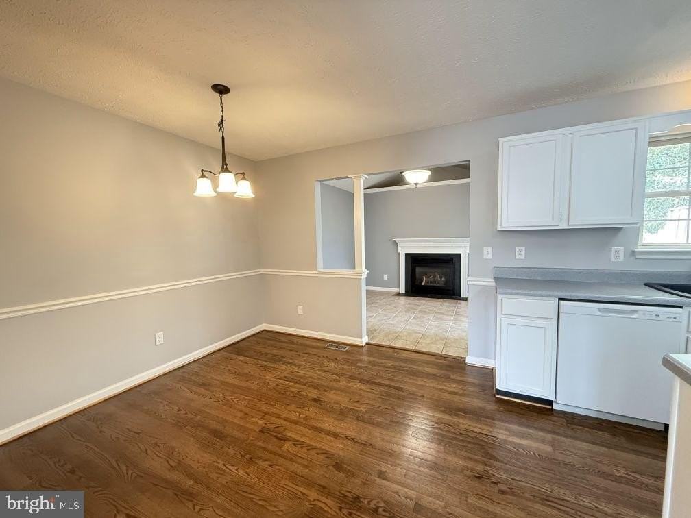 301 Sutton Ct - Photo 4 of 18