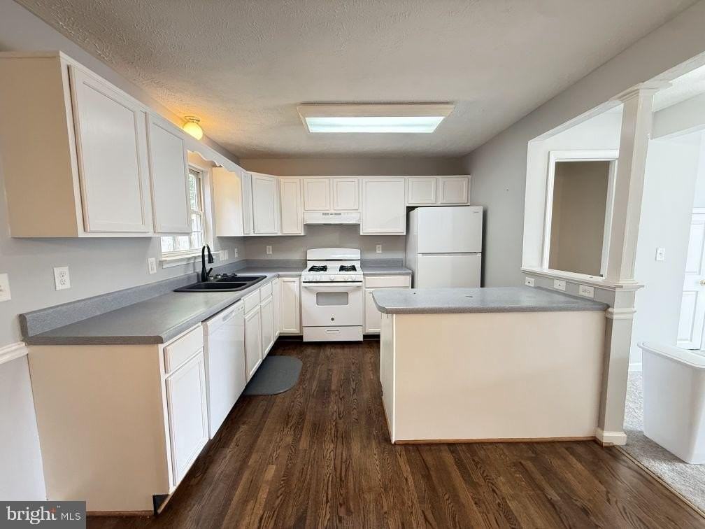 301 Sutton Ct - Photo 6 of 18