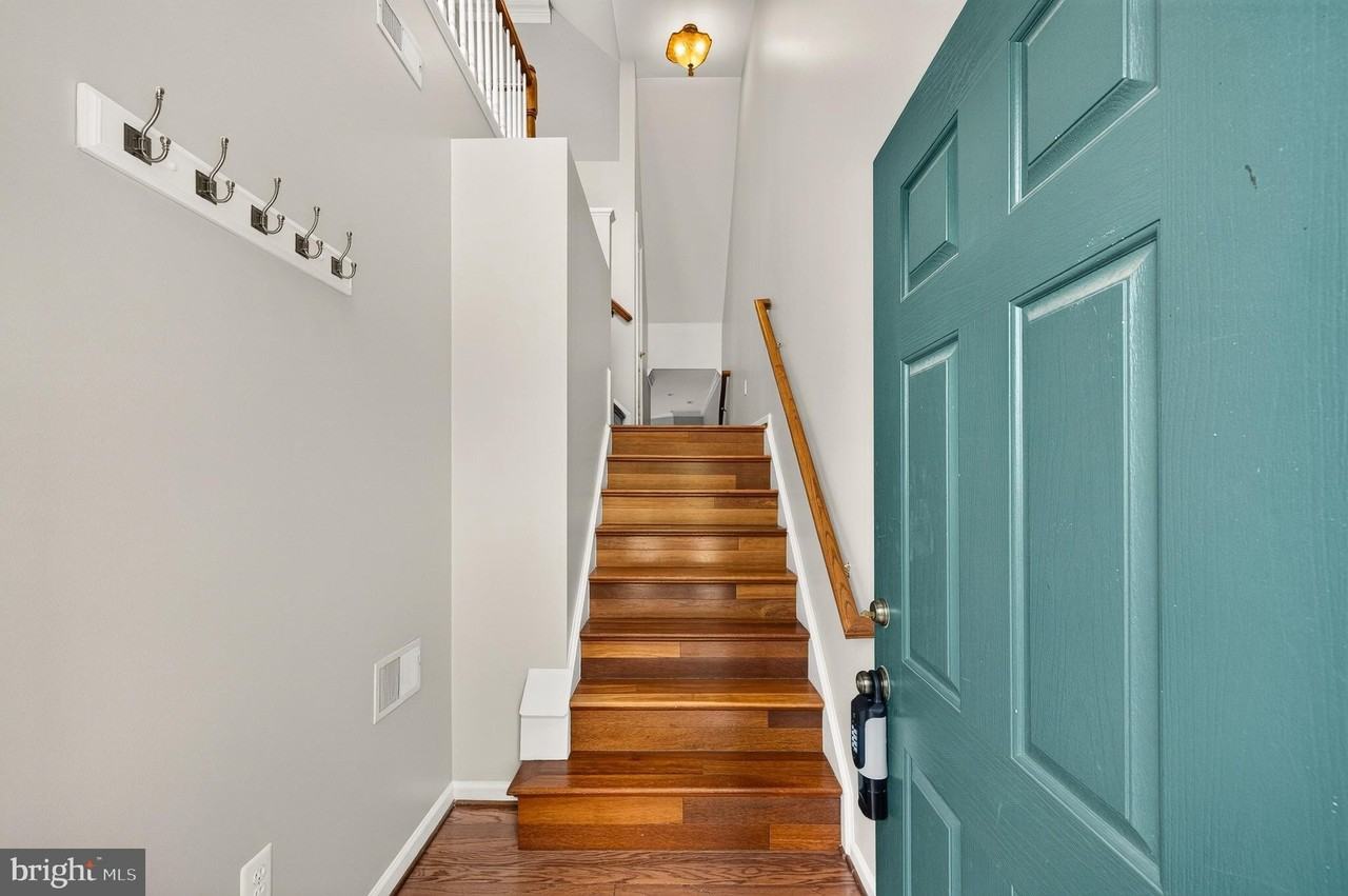 6805 Oregano Ln - Photo 4 of 50