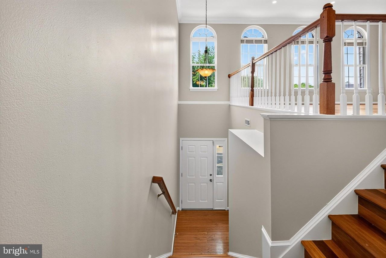 6805 Oregano Ln - Photo 5 of 50