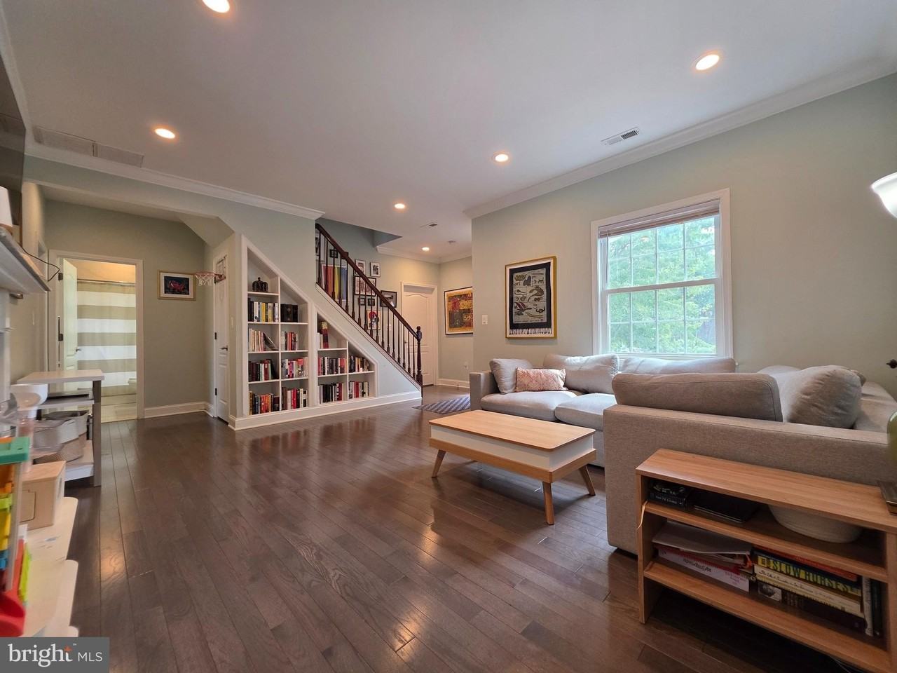 1138 S Harrison St - Photo 4 of 26