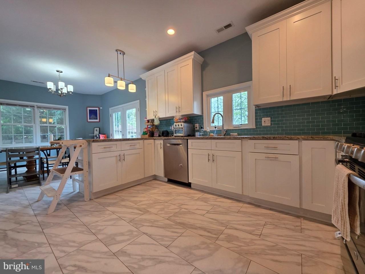 1138 S Harrison St - Photo 6 of 26