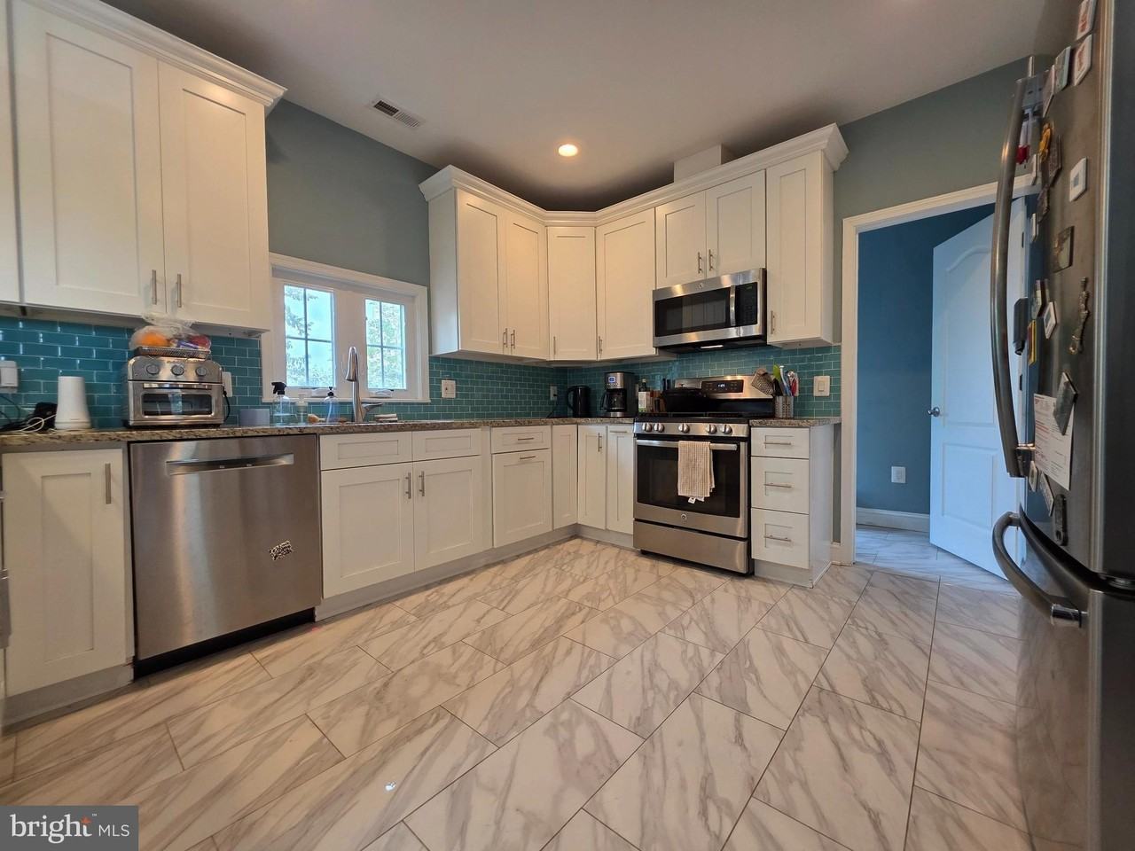 1138 S Harrison St - Photo 7 of 26