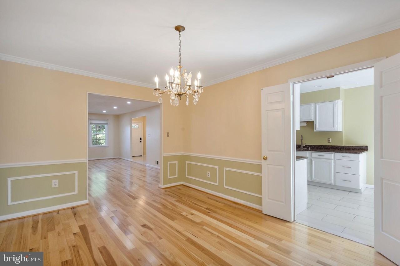 6414 Seven Oaks Ct - Photo 4 of 25