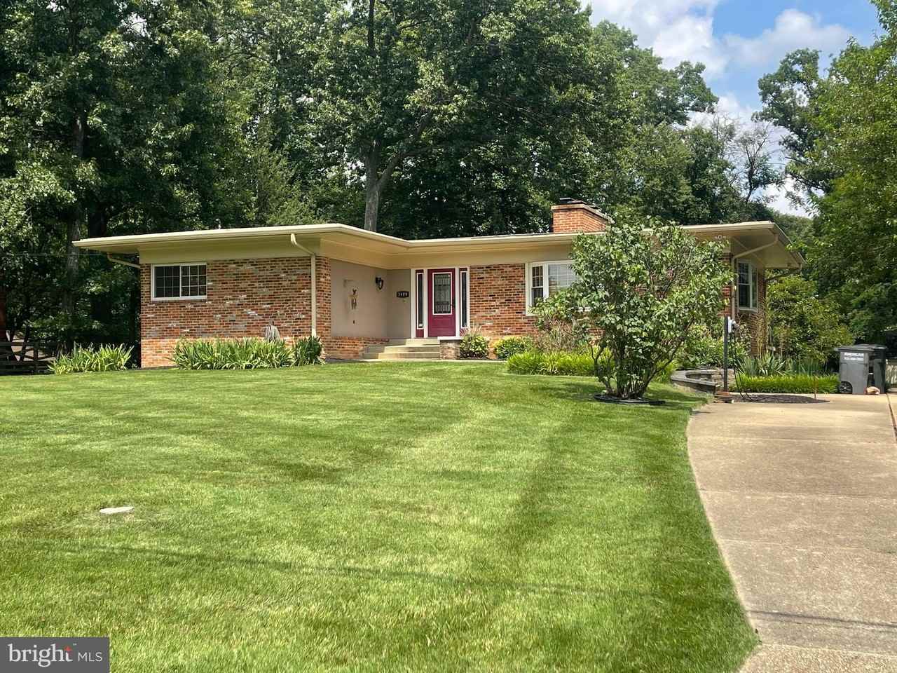 3909 Pineland St - Photo 2 of 9