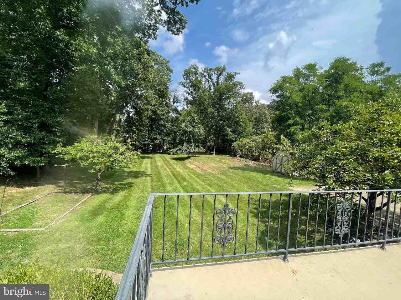 3909 Pineland St - Photo 6 of 9
