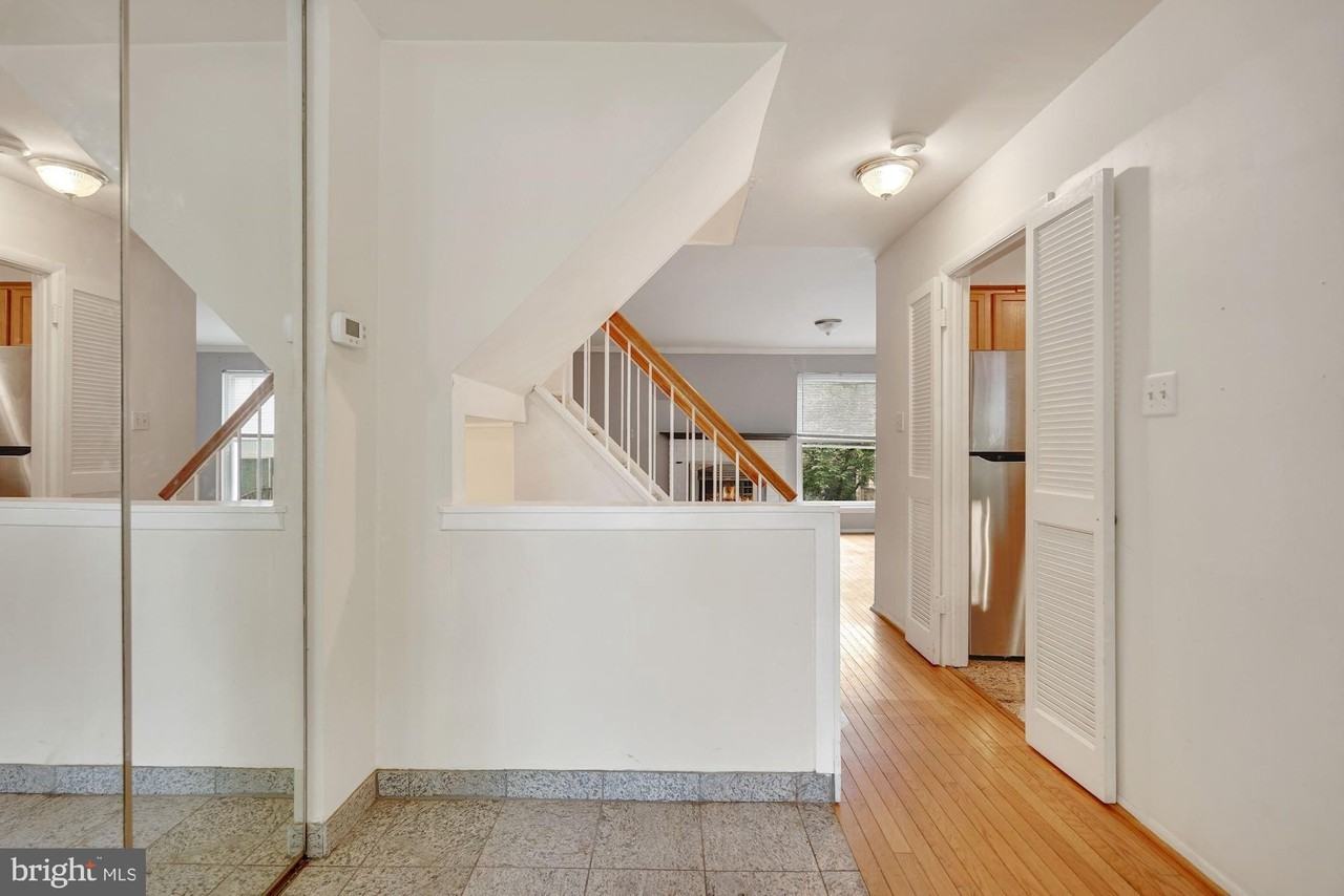 6060 Hollow Knoll Ct - Photo 4 of 35