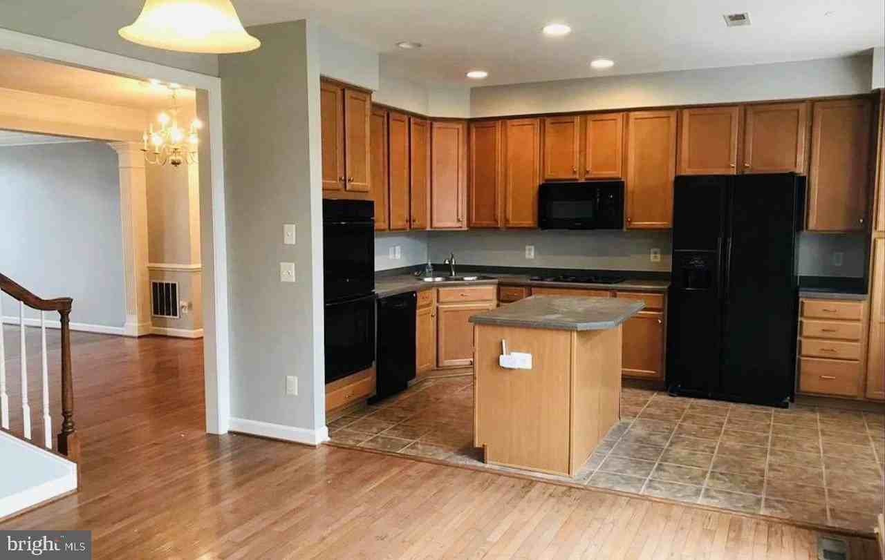 12453 Rose Path Cir - Photo 7 of 26