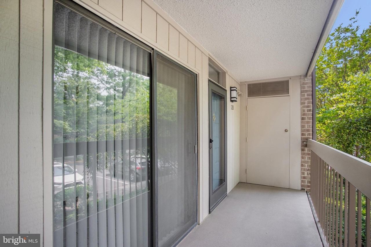 1526 Moorings Dr #12B - Photo 4 of 41
