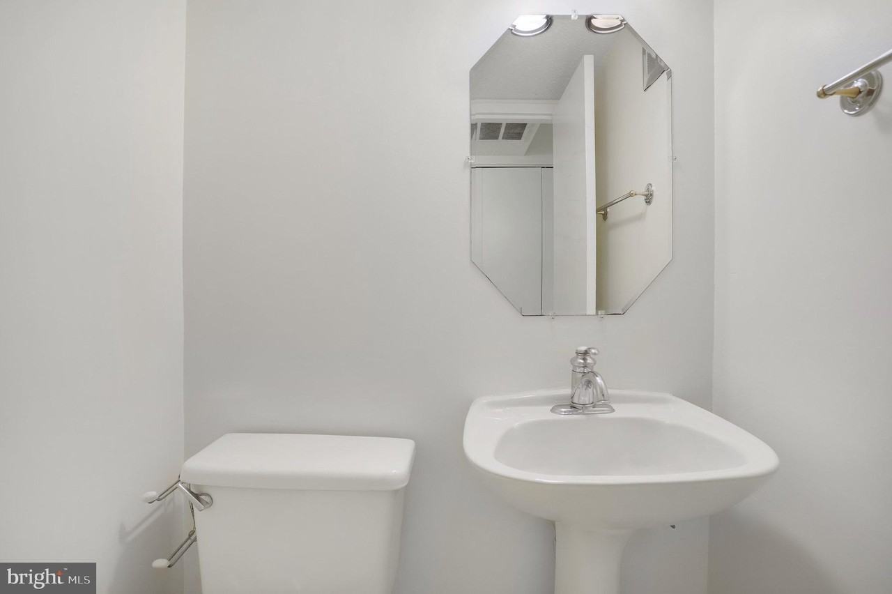 1526 Moorings Dr #12B - Photo 7 of 41