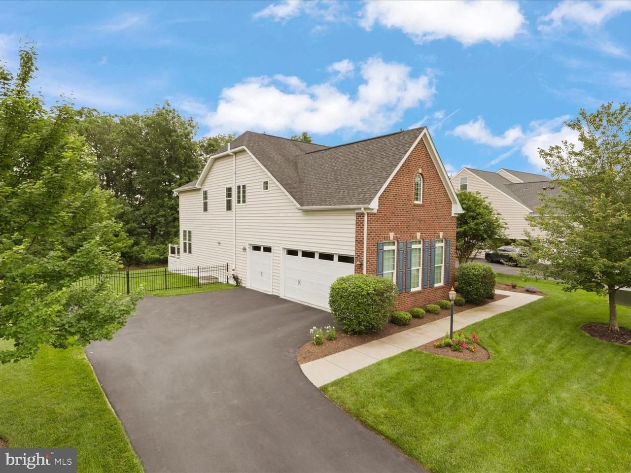41595 Revival Dr - Photo 2 of 50