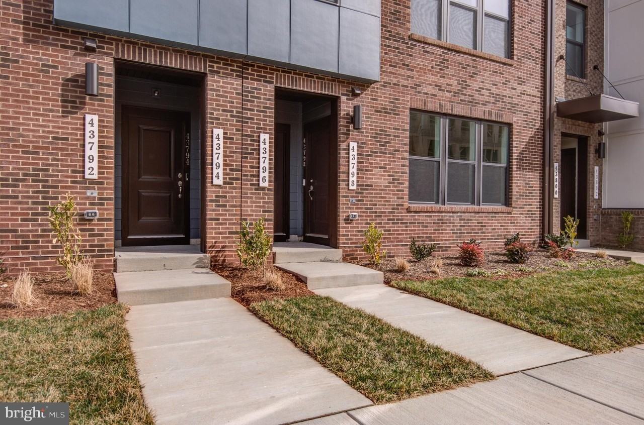 43798 Middleway Ter - Photo 4 of 49