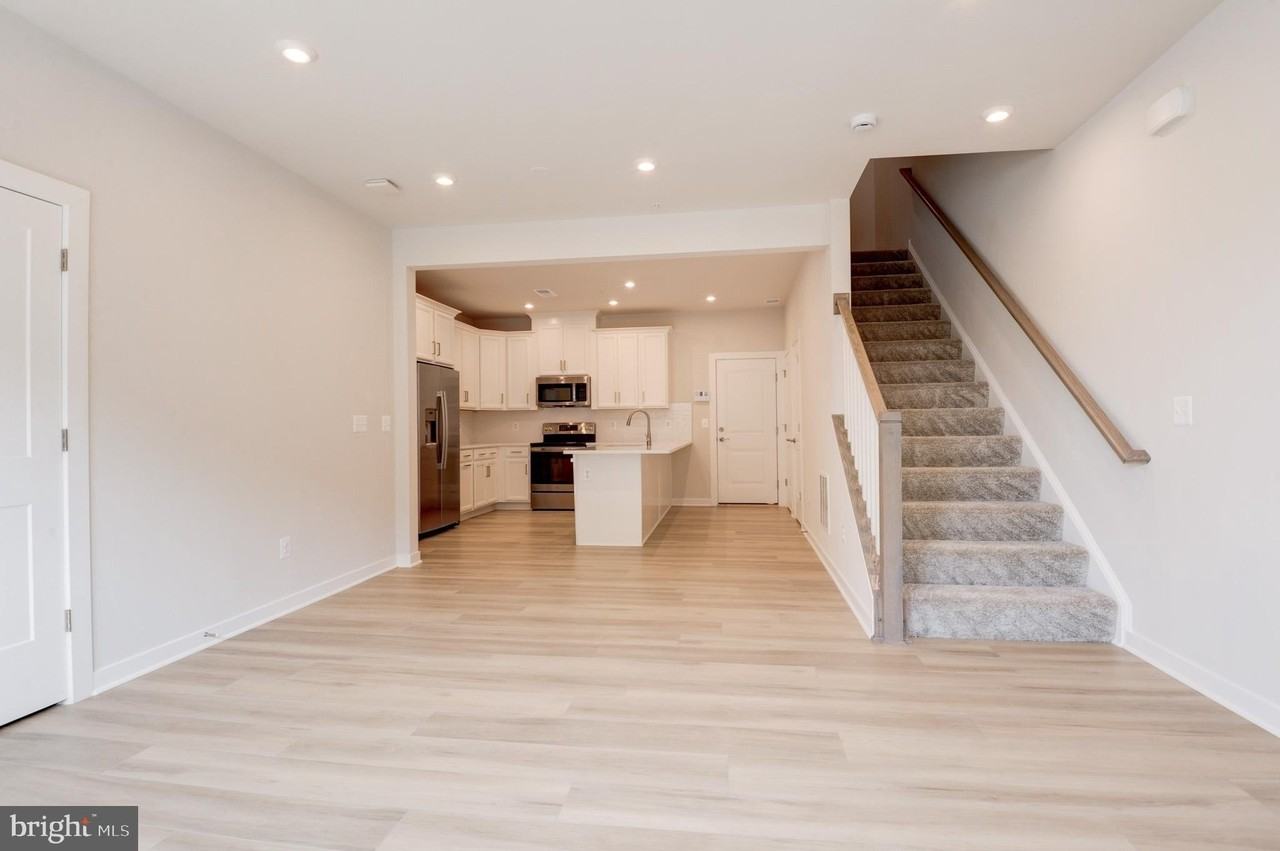 43798 Middleway Ter - Photo 6 of 49