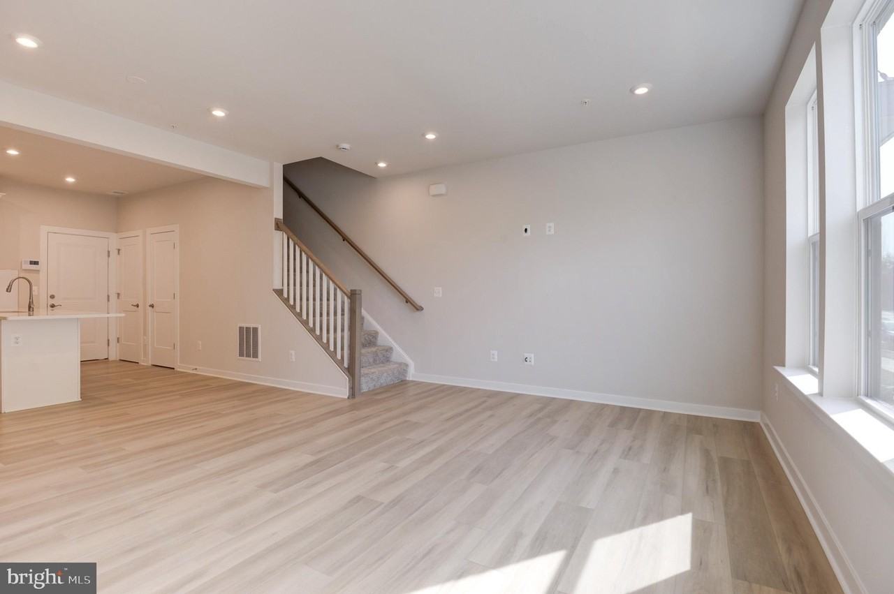 43798 Middleway Ter - Photo 7 of 49