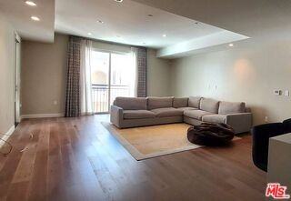 441 S Barrington Ave #303 - Photo 4 of 8