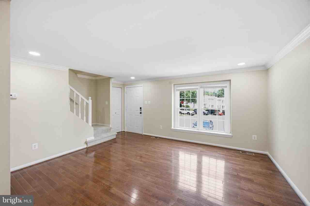 1935 Pohick Creek Ct - Photo 6 of 39