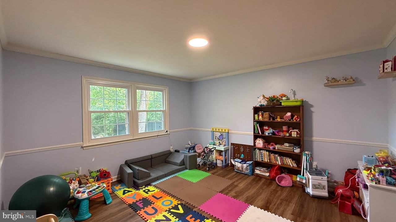 4015 Duke Of Glouster St - Photo 4 of 20