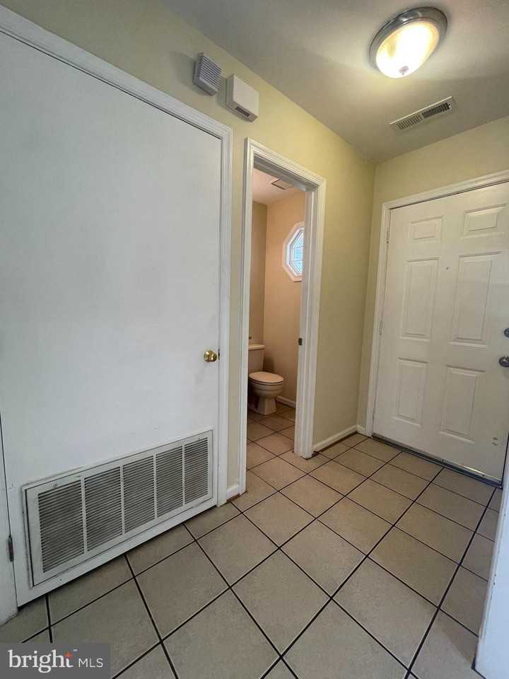 405 Windsor Ridge Ct - Photo 2 of 26