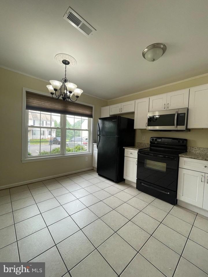 405 Windsor Ridge Ct - Photo 5 of 26
