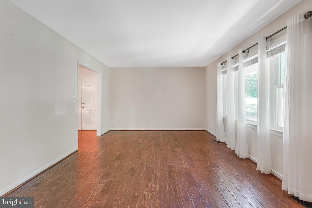 2 Adam Ct - Photo 4 of 42