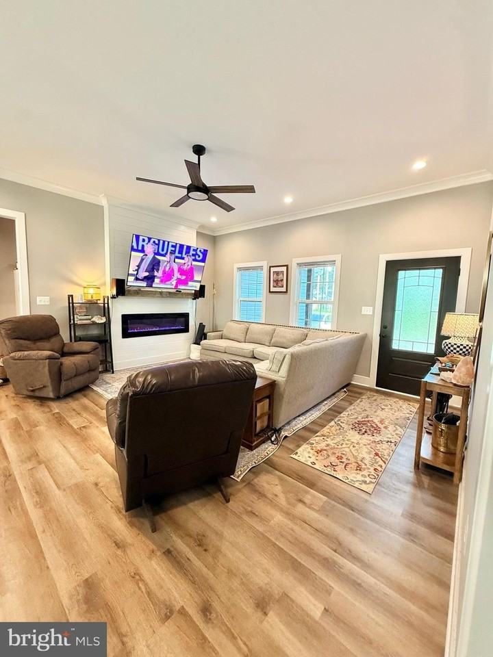369 S Glebe Rd - Photo 3 of 25