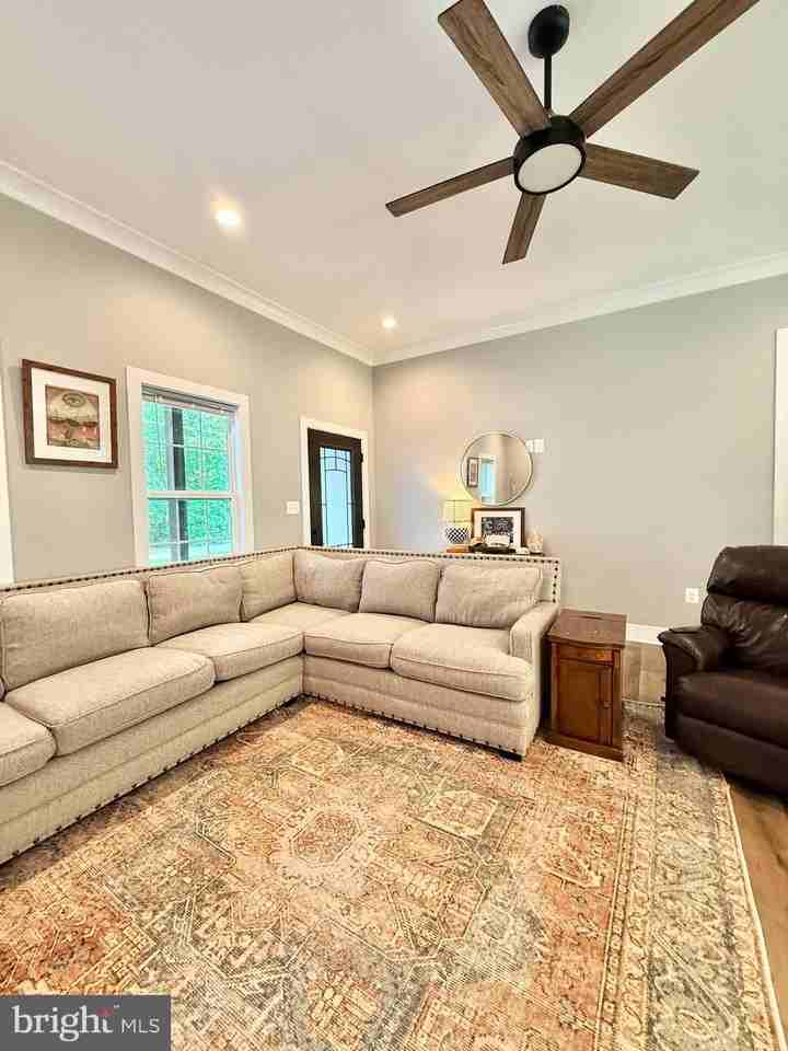 369 S Glebe Rd - Photo 4 of 25