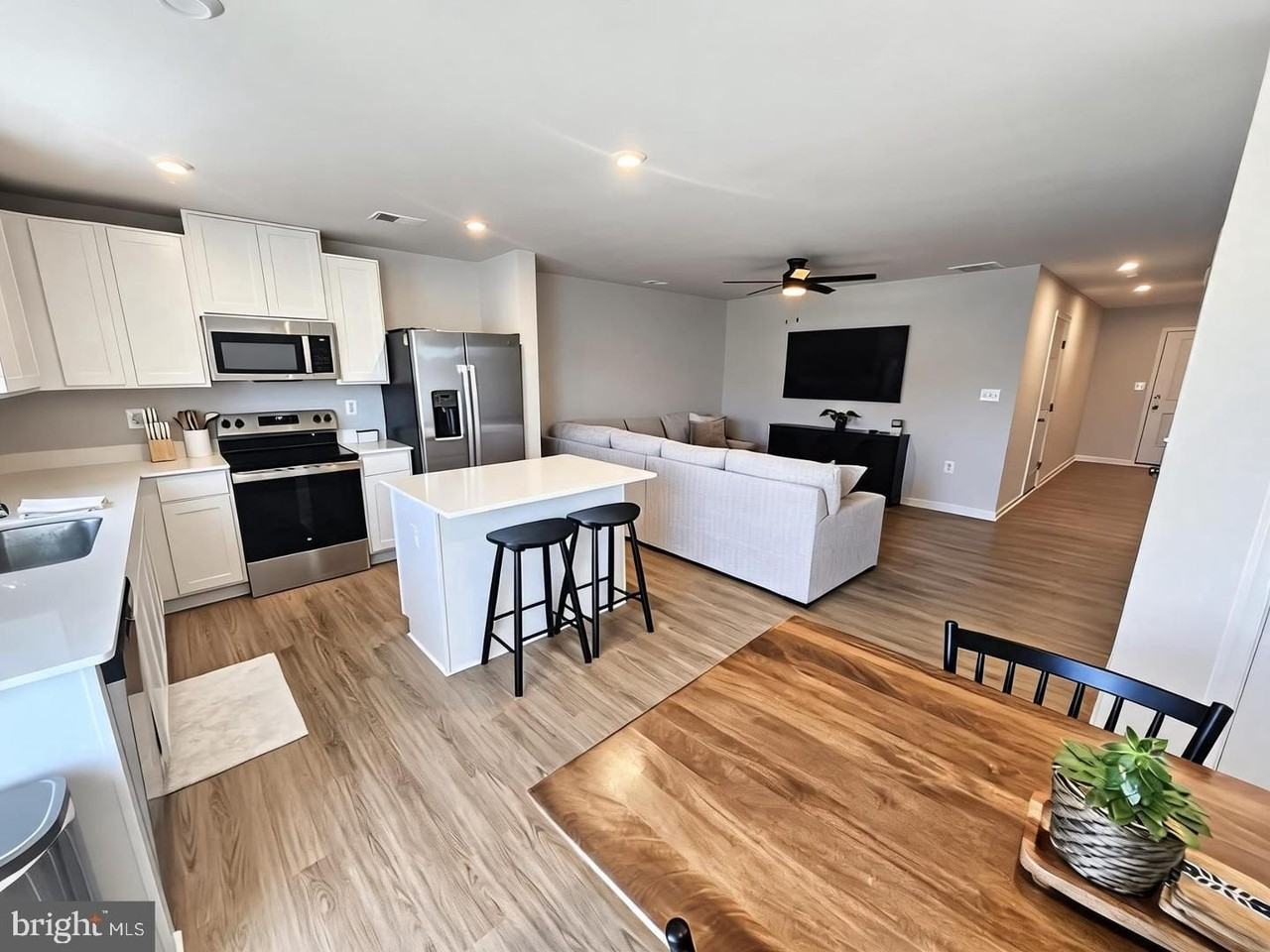 33 Apollo Rd - Photo 5 of 23