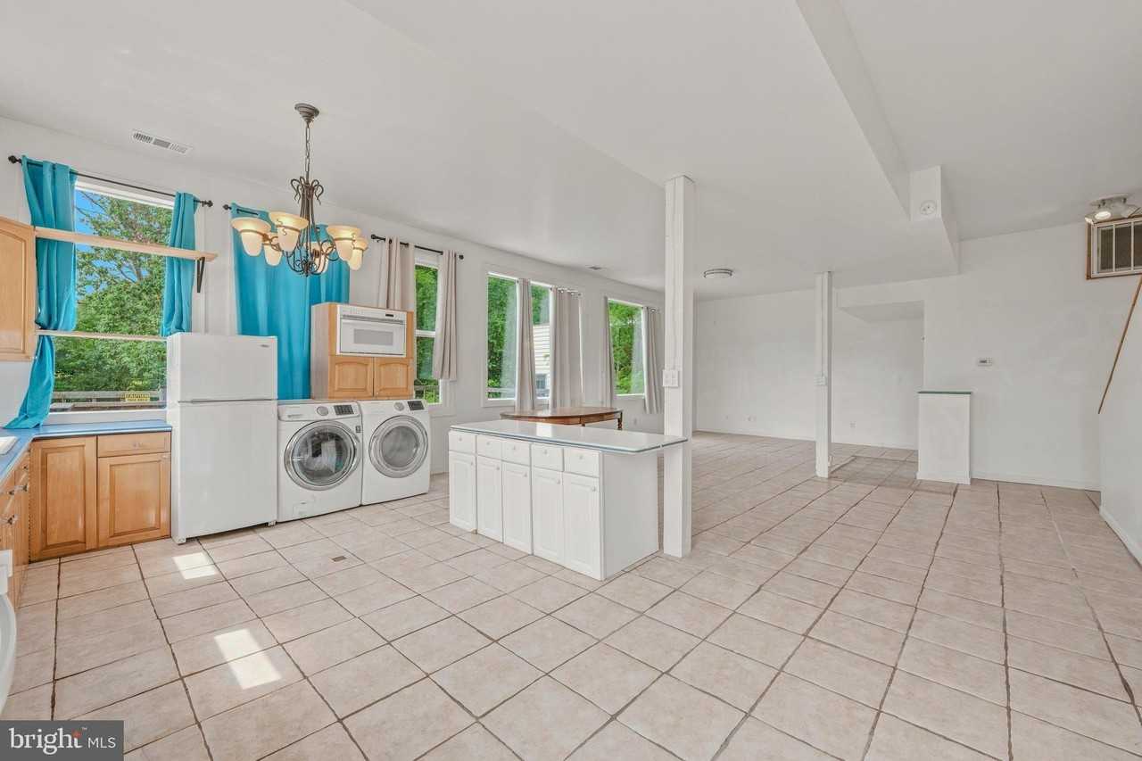 856 Spriggs Rd - Photo 6 of 28