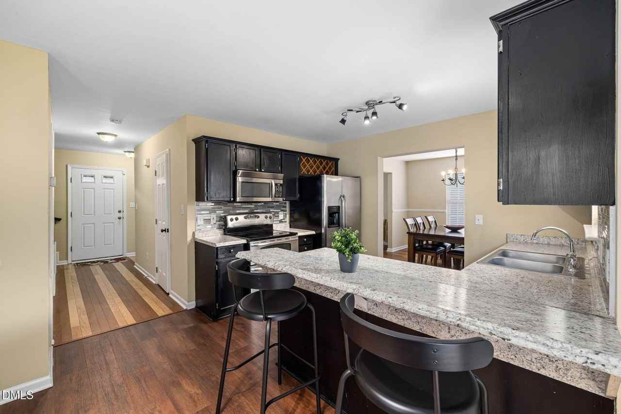 208 Texanna Way - Photo 3 of 15