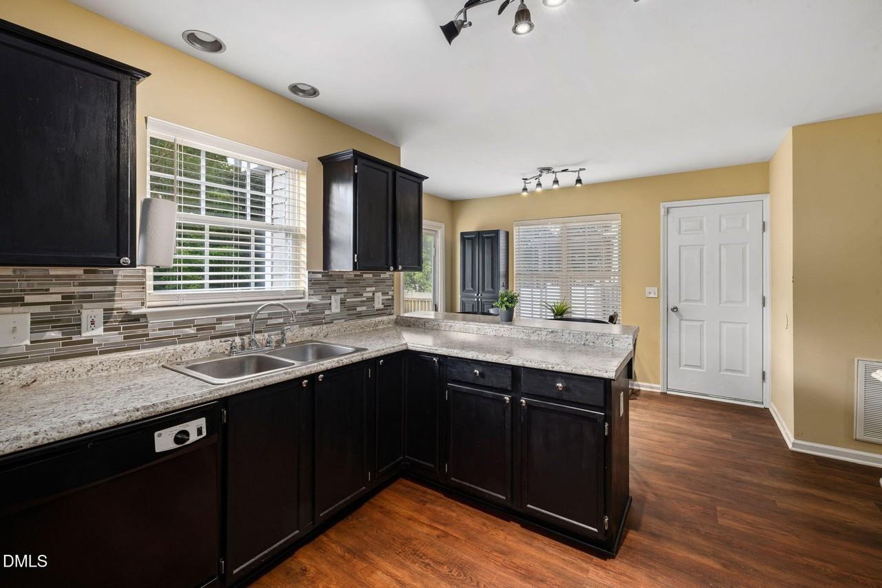 208 Texanna Way - Photo 4 of 15