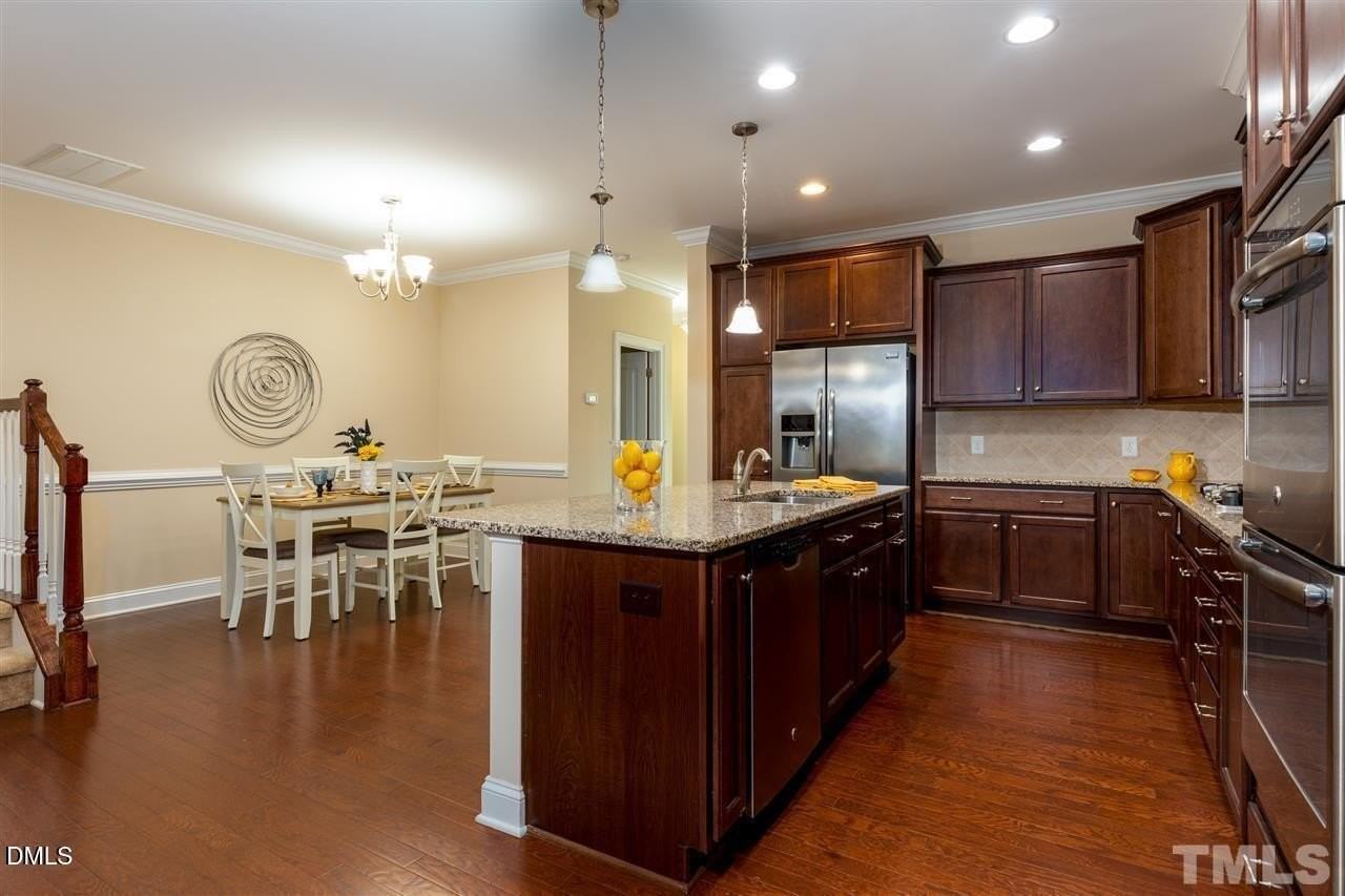 4015 Overcup Oak Ln - Photo 4 of 17