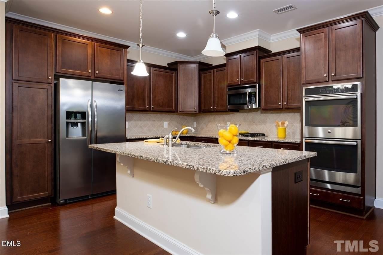 4015 Overcup Oak Ln - Photo 5 of 17