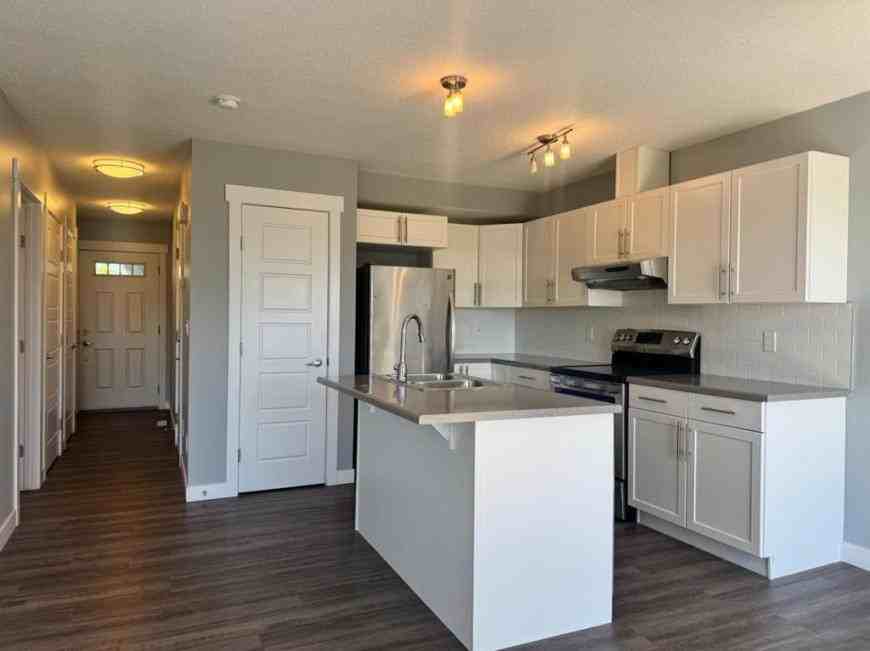 8453 101 Ave - Photo 2 of 10