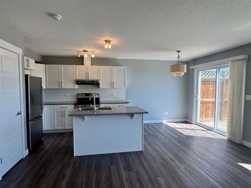 8453 101 Ave - Photo 3 of 10
