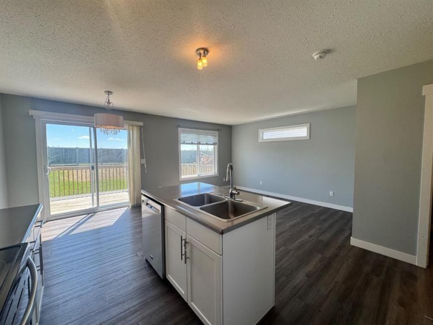 8453 101 Ave - Photo 4 of 10
