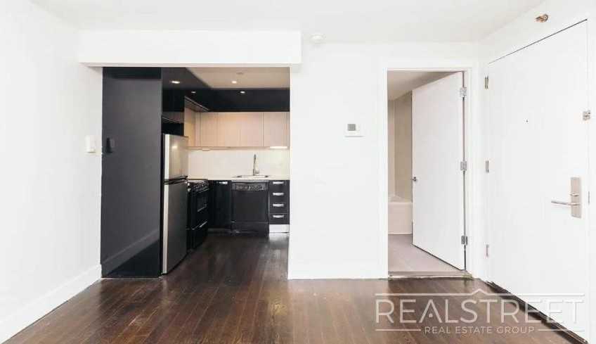 72 Maujer St - Photo 2 of 10