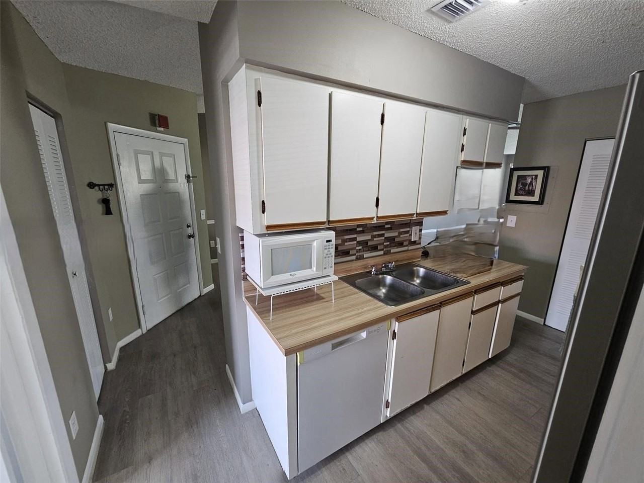 18306 Nw 68th Ave - Photo 4 of 8