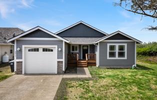 featured image of 571 Puffin Ave Ne #1